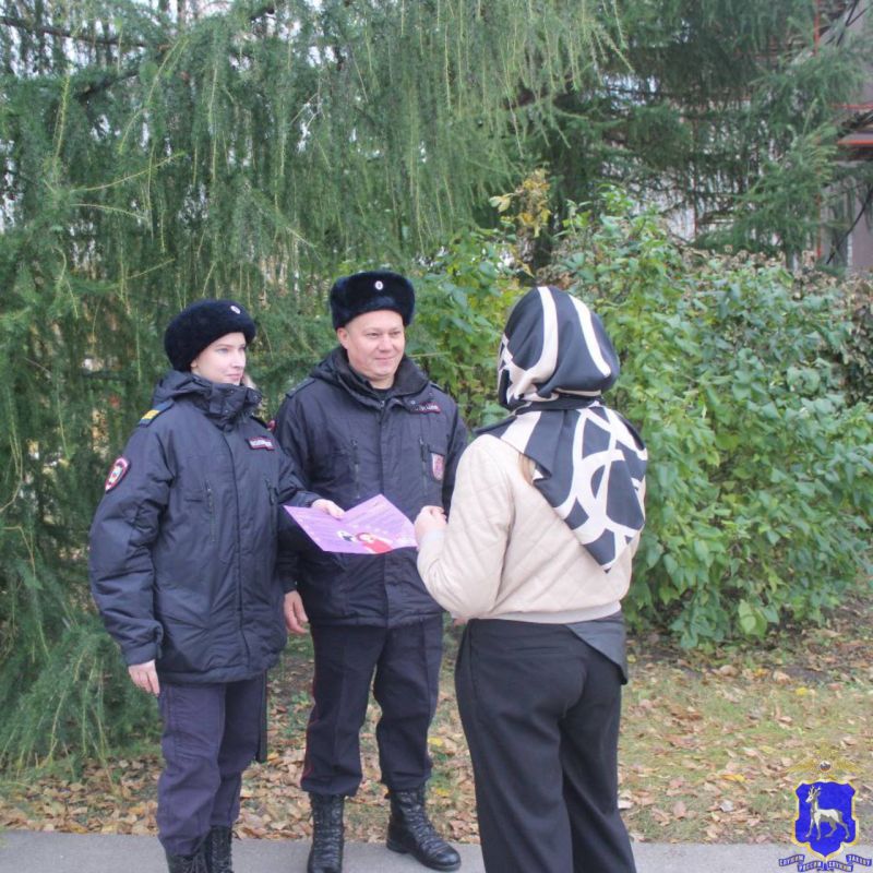 Прямо сейчас в рамках ОПМ «Профилактика» сотрудники полиции встречаются с жителями Тольятти и проводят разъяснительные беседы о мерах по противодействию мошенничеству
