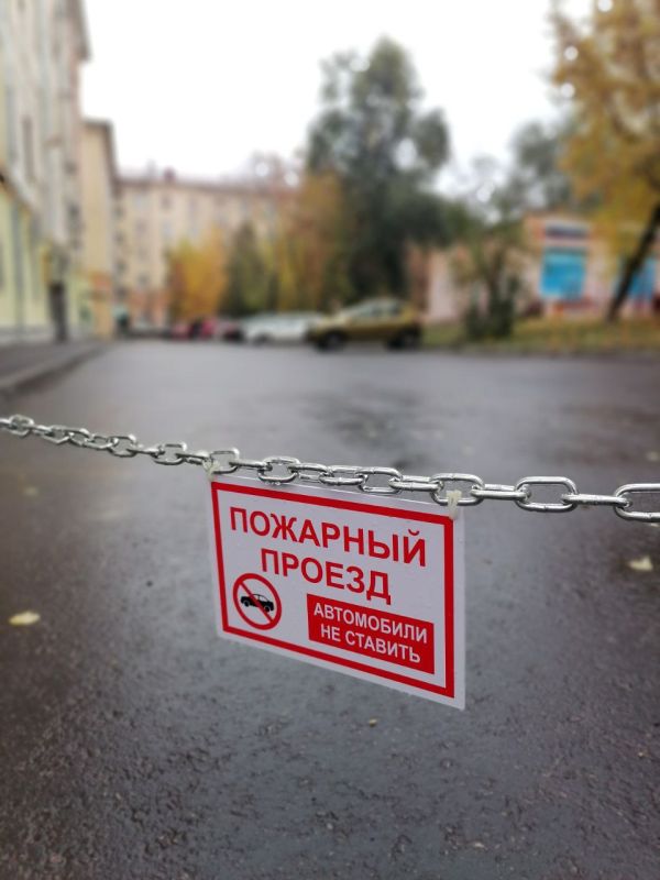 После дождичка в пятницу. Утром на детской и спортивной площадках во дворе по ул. Циалковского, 5-7 пока пустынно, но так уютно и красиво После дождичка в пятницу. Утром на детской и спортивной площадках во дворе по ул. Циалковского, 5-7 пока пустынно, но так уютно и красиво