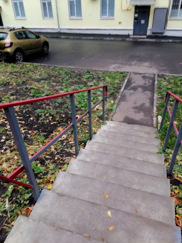 После дождичка в пятницу. Утром на детской и спортивной площадках во дворе по ул. Циалковского, 5-7 пока пустынно, но так уютно и красиво После дождичка в пятницу. Утром на детской и спортивной площадках во дворе по ул. Циалковского, 5-7 пока пустынно, но так уютно и красиво