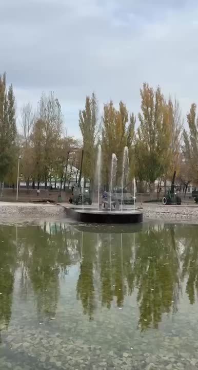В парке Победы стартовали технические пуски фонтана на водоеме