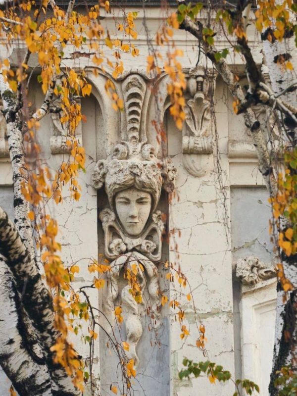 Загадка на вечер. Узнаете, где это? — Да. Всегда любуюсь, когда прохожу мимо