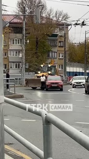 В Самаре трактор врезался в китайца
