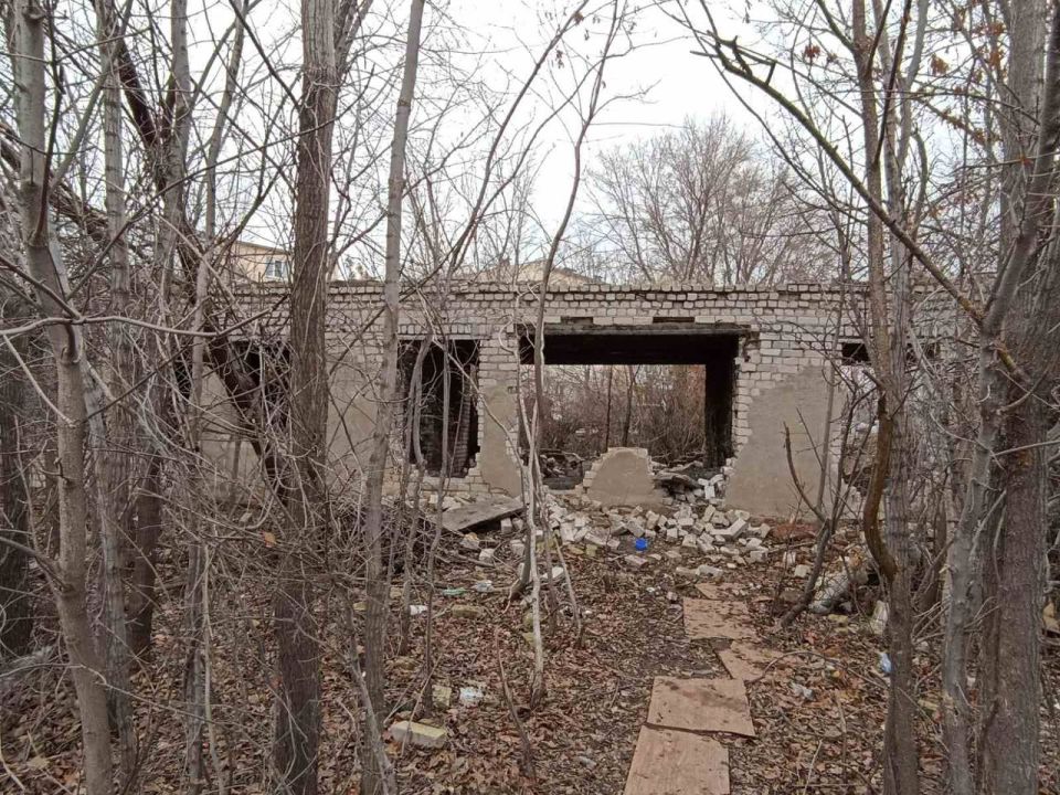 В сельском поселении Верхняя Подстепновка Волжского района области во исполнение судебного постановления по иску прокурора снесено аварийное здание