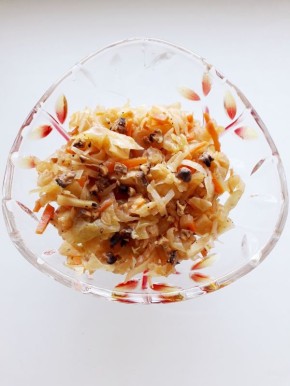 Вкус, который покоряет: тушеная капуста с грецкими орехами