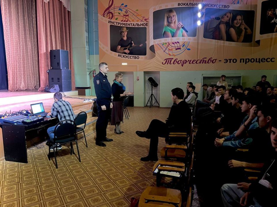 Сегодня, для студентов сотрудниками #ГосавтоинспекцииСызрань совместно с представителями Администрации города был организован краш-курс #БезПравТыНеПрав