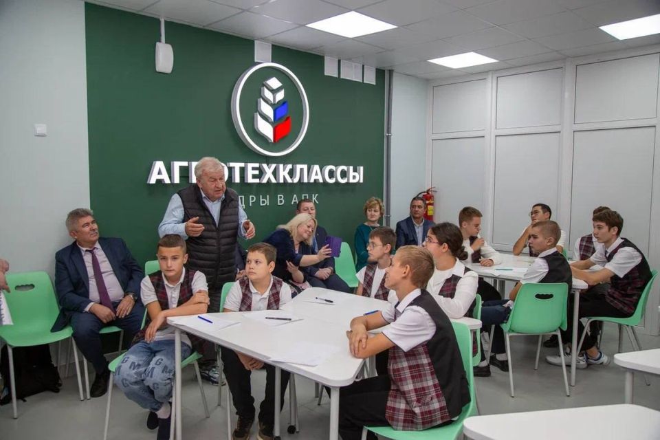 Официальное открытие нового агротехнологического класса состоялось в хворостянской средней общеобразовательной школе Официальное открытие нового агротехнологического класса состоялось в хворостянской средней общеобразовательной школе