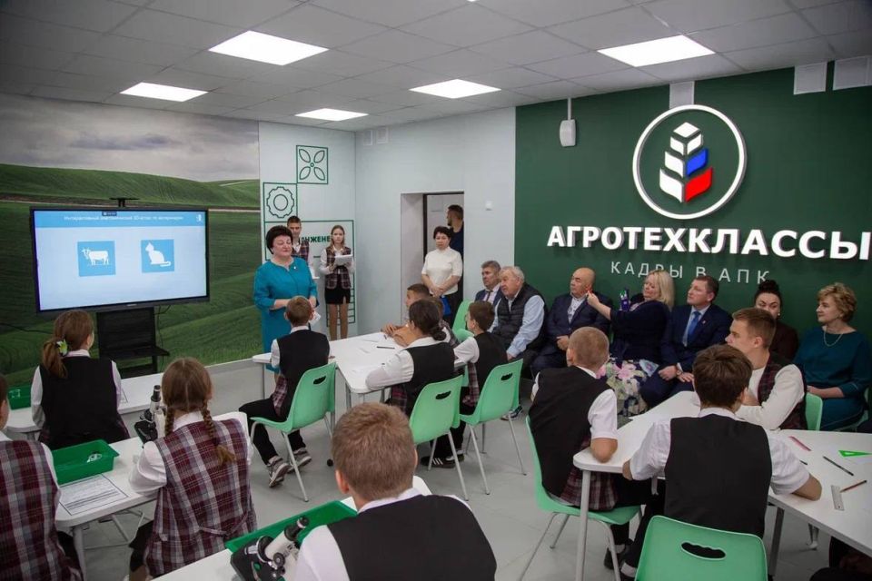 Официальное открытие нового агротехнологического класса состоялось в хворостянской средней общеобразовательной школе