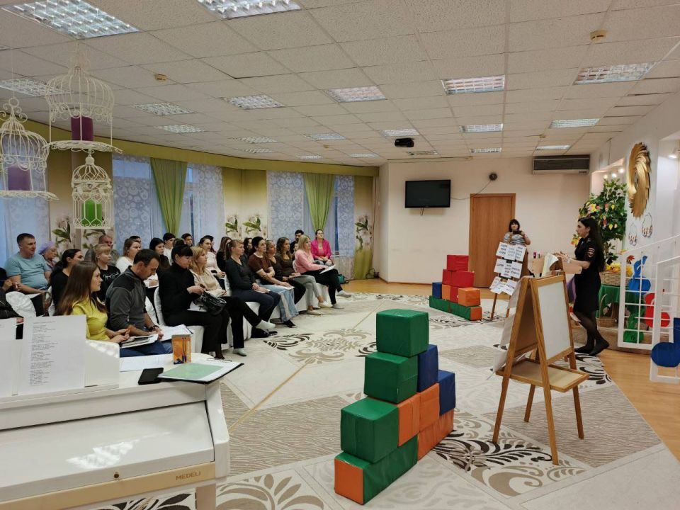Сотрудники Госавтоинспекции провели родительское собрание в детском саду Сотрудники Госавтоинспекции провели родительское собрание в детском саду