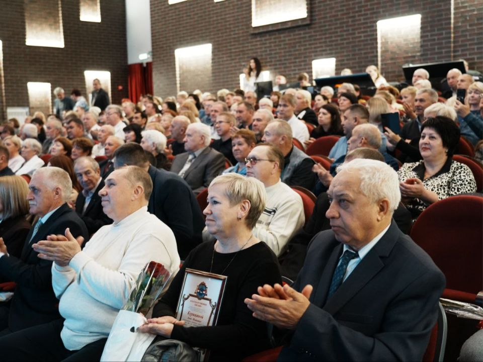 Иван Носков: Накануне Дня работника автомобильного и городского пассажирского транспорта поздравил сотрудников Трамвайно-троллейбусного управления Иван Носков: Накануне Дня работника автомобильного и городского пассажирского транспорта поздравил сотрудников Трамвайно-троллейбусного управления