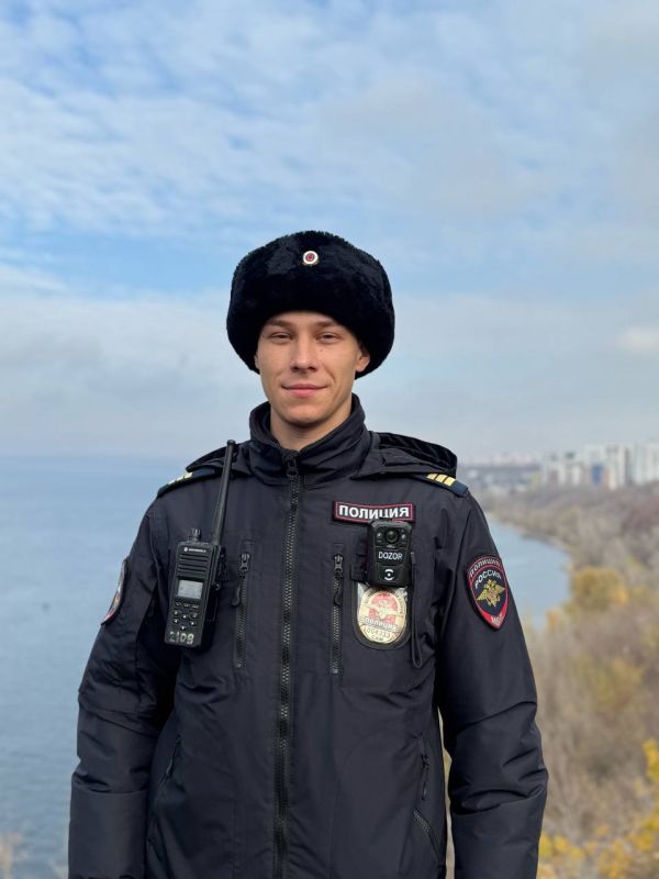 Доброго утра нашим читателям желает Тимофей Косарев, полицейский 4 мобильного взвода полка ППСП УМВД России по г. Самаре