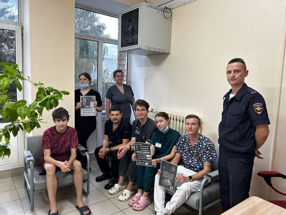 В рамках Всероссийской акции «Школа информационной безопасности» полицейские провели профилактические беседы с населением