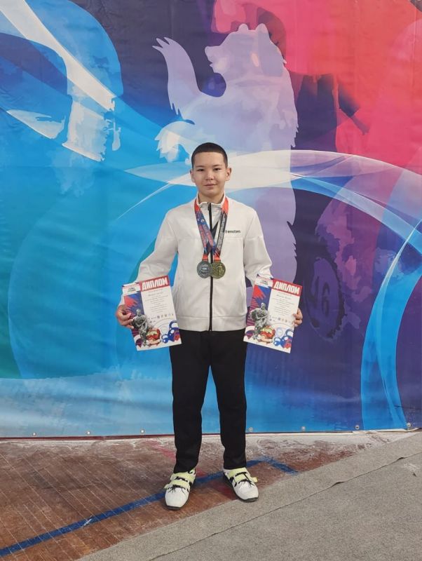 Спортсмен из Рощинского завоевал две награды на Всероссийских соревнованиях по гиревому спорту