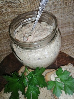 Новый взгляд на классический закусочный паштет: баклажаны, перец и творог