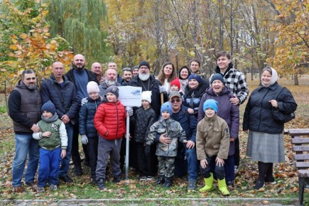 Молодые липы высадили общественники в парке имени Гагарина в Самаре