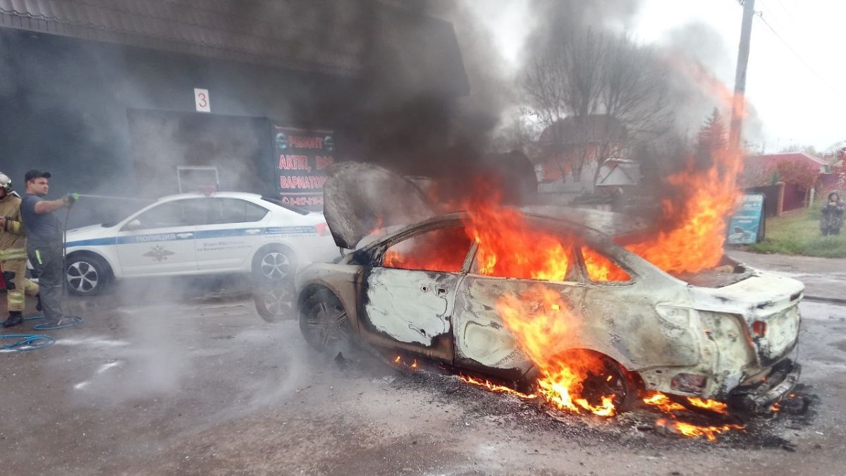 В Самарской области практически полностью выгорел автомобиль В Самарской области практически полностью выгорел автомобиль
