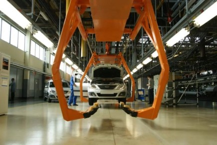 АвтоВАЗ остановил продажи 5 тысяч LadaLargus из-за проблем с рулем