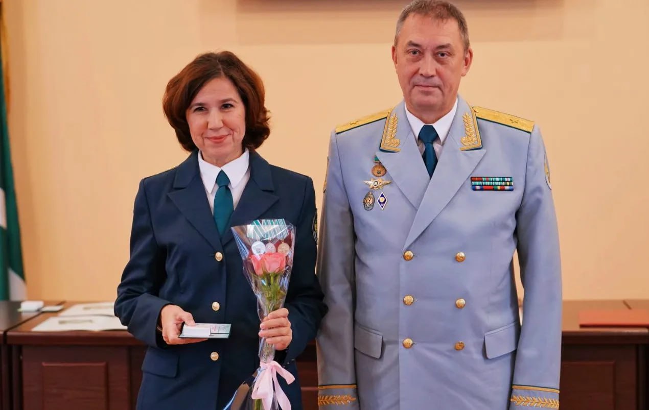 Накануне Дня таможенника глава региона вручил награды сотрудникам ведомства