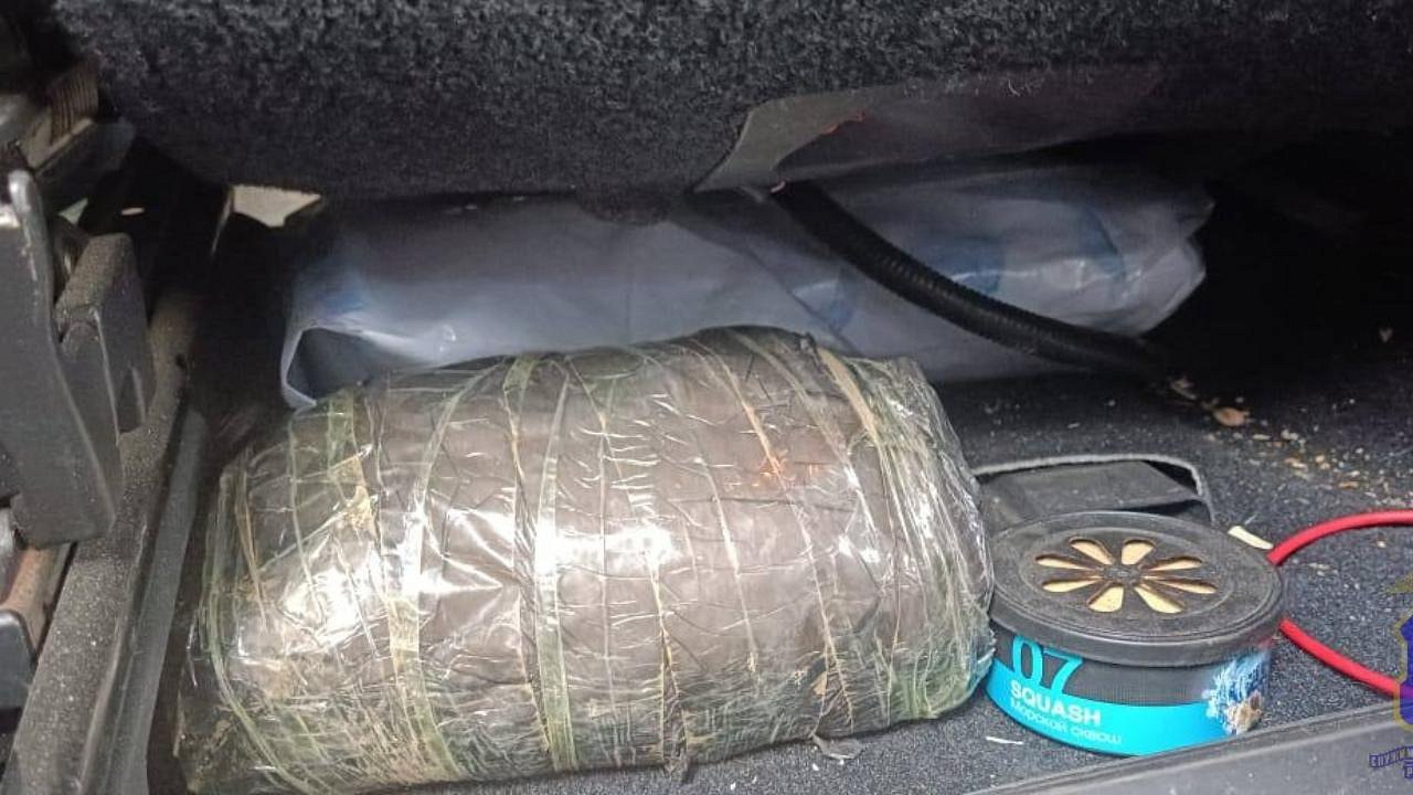Двое мужчин на «Лексусе» пытались провести более 10 кг наркотика через Сызрань Двое мужчин на «Лексусе» пытались провести более 10 кг наркотика через Сызрань
