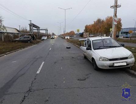 Два автомобиля Lada Kalina столкнулись при развороте в Тольятти: есть пострадавшие