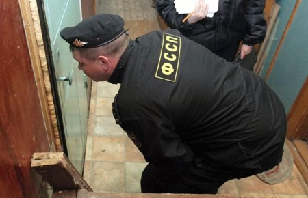 Как судебные приставы находят должников: по прописке или месту жительства?