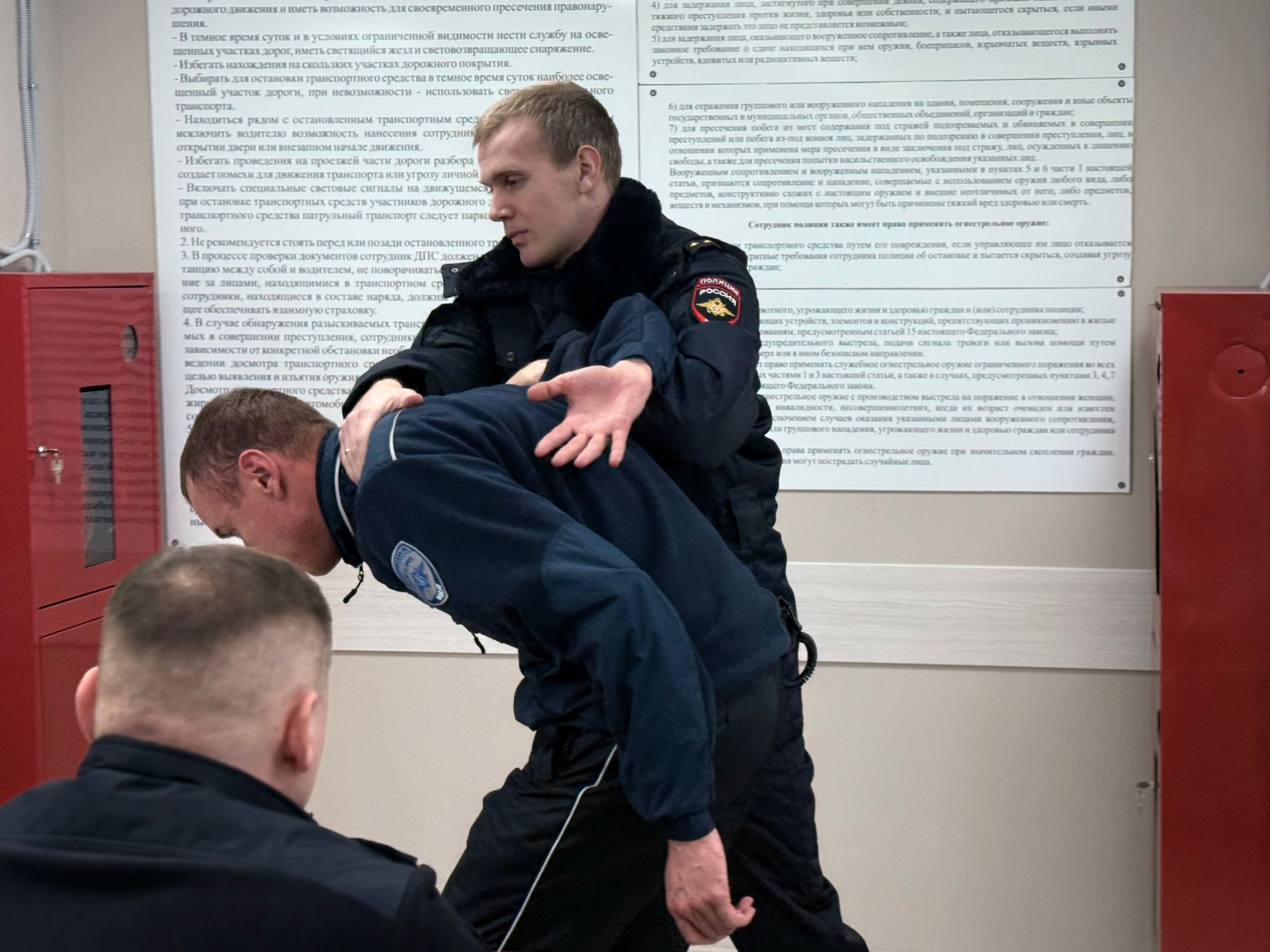Главным государственным инспектором безопасности дорожного движения Самарского региона Игорем Бобровым проведен инструктаж личного состава управления Госавтоинспекции и отдельной специализированной роты ДПС Госавтоинспекции... Главным государственным инспектором безопасности дорожного движения Самарского региона Игорем Бобровым проведен инструктаж личного состава управления Госавтоинспекции и отдельной специализированной роты ДПС Госавтоинспекции...