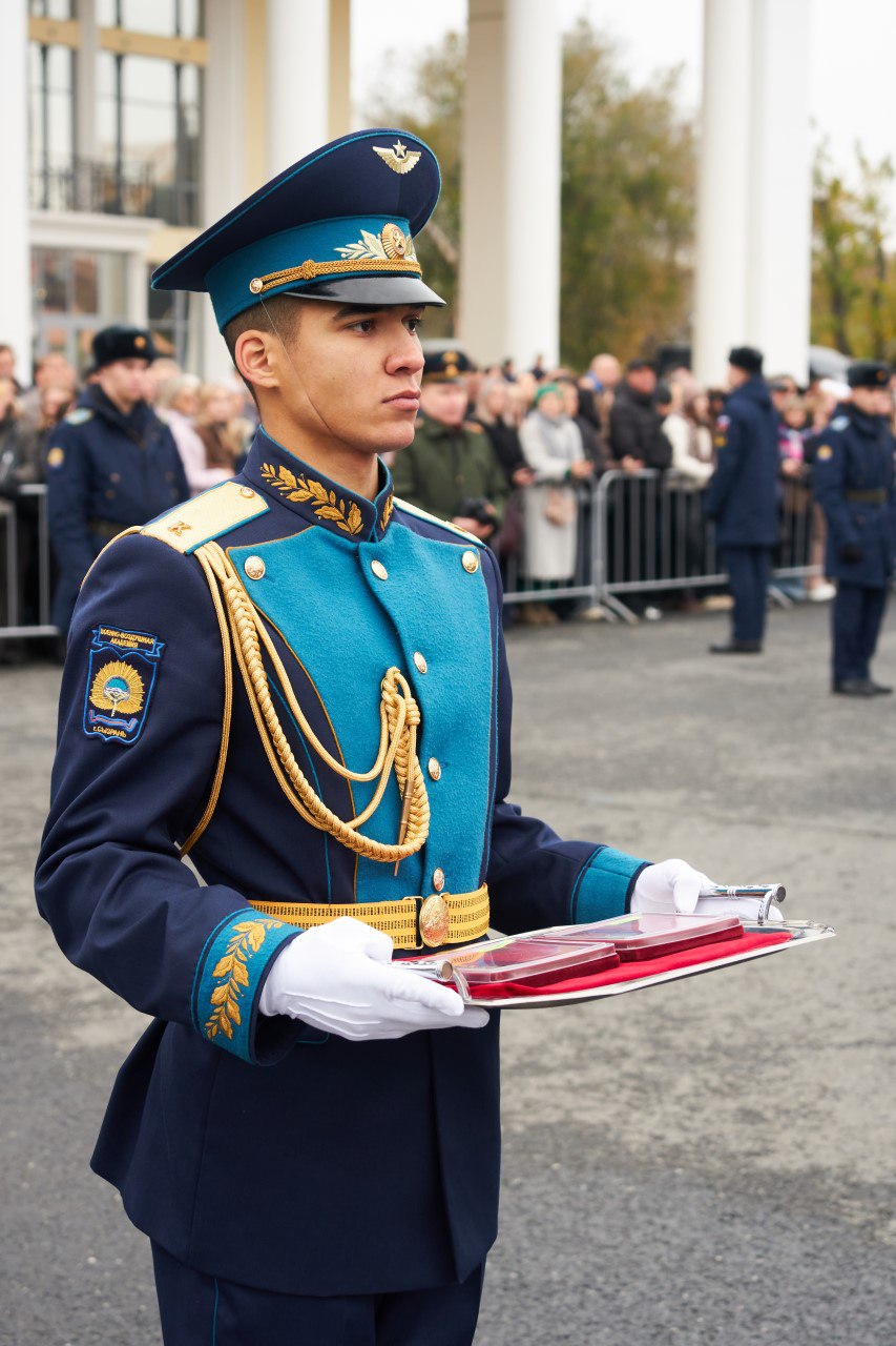 Сегодня на площади Ленина прошел 55-й выпуск летчиков армейской авиации Сегодня на площади Ленина прошел 55-й выпуск летчиков армейской авиации