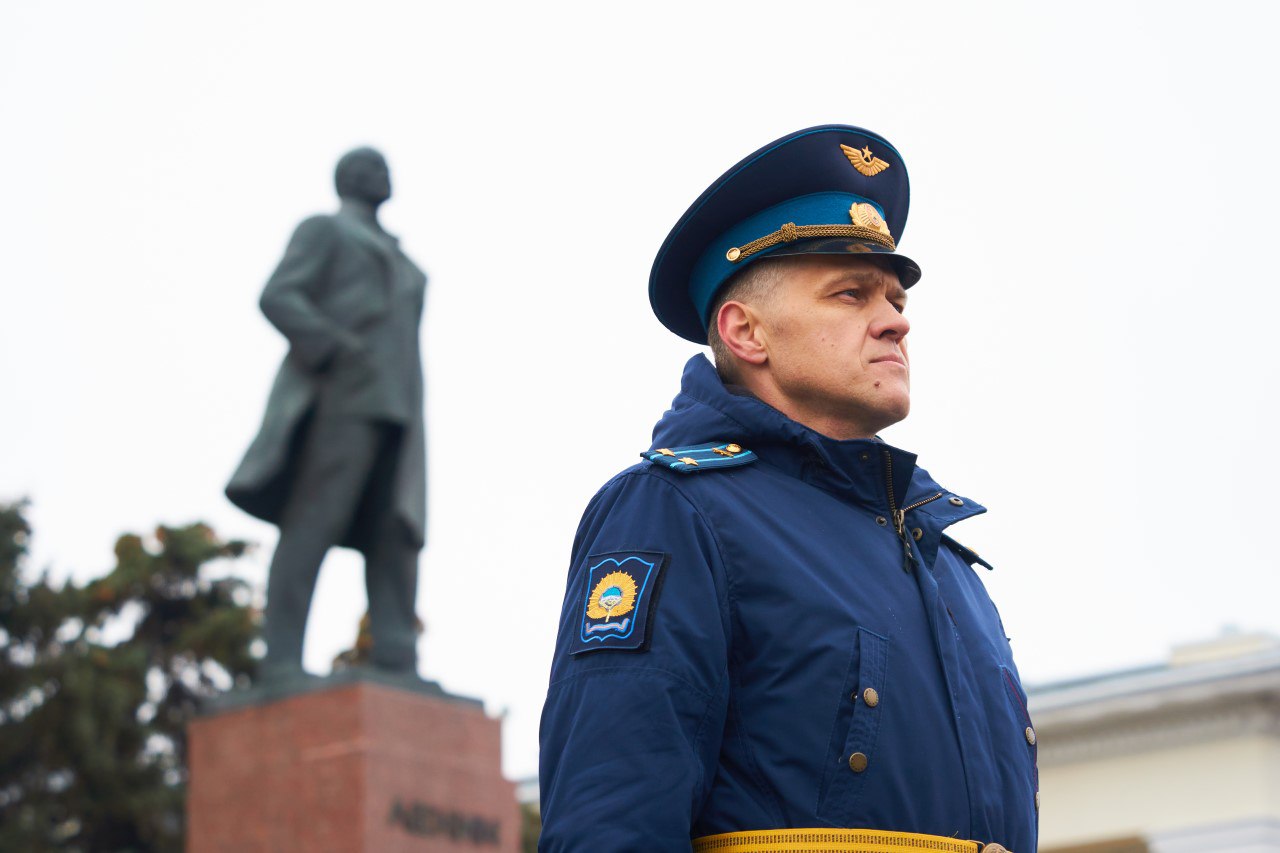 Сегодня на площади Ленина прошел 55-й выпуск летчиков армейской авиации Сегодня на площади Ленина прошел 55-й выпуск летчиков армейской авиации