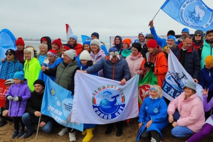 В Самаре проходят соревнования по зимнему плаванию