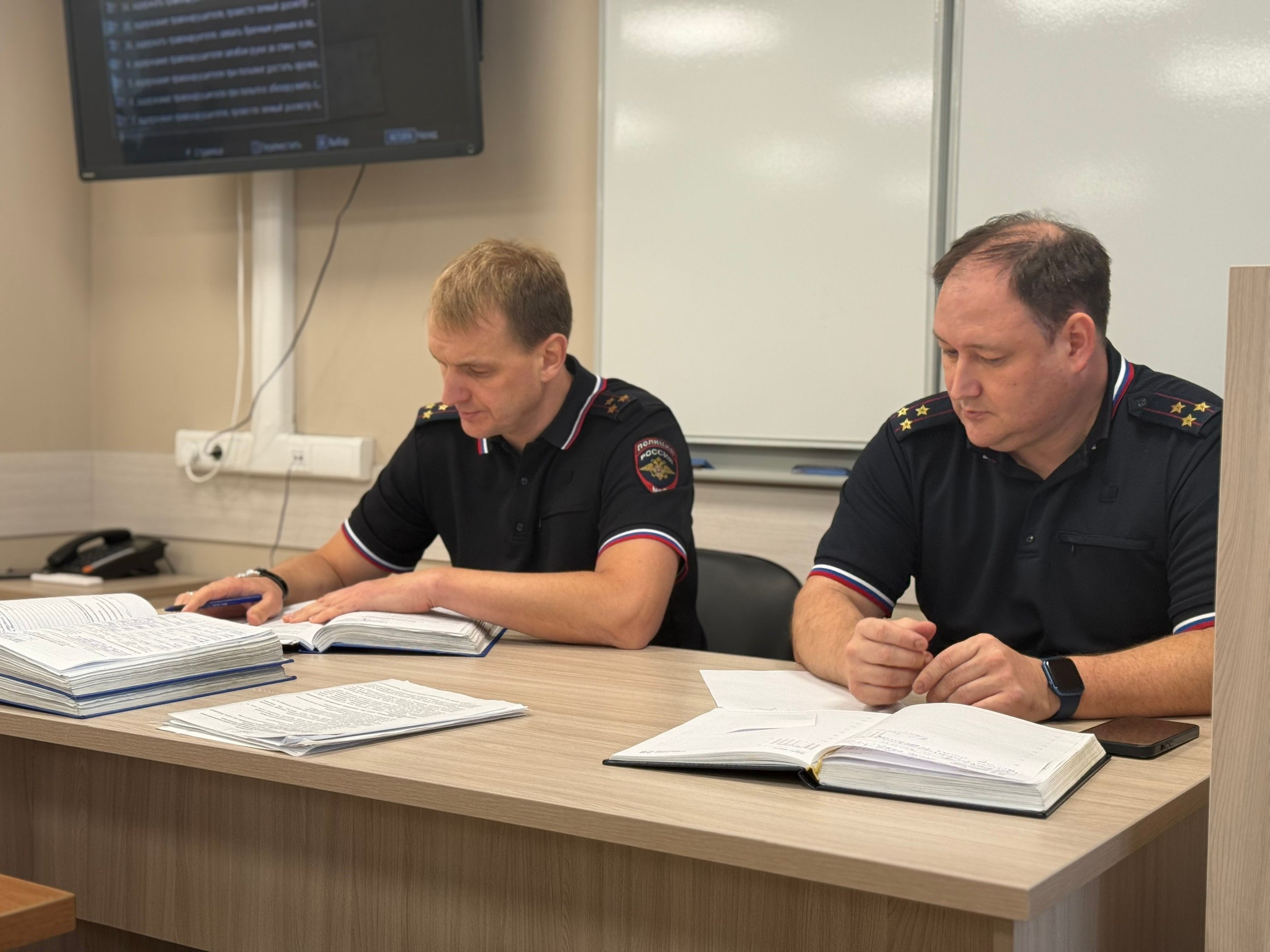 Главным государственным инспектором безопасности дорожного движения Самарского региона Игорем Бобровым проведен инструктаж личного состава управления Госавтоинспекции и отдельной специализированной роты ДПС Госавтоинспекции... Главным государственным инспектором безопасности дорожного движения Самарского региона Игорем Бобровым проведен инструктаж личного состава управления Госавтоинспекции и отдельной специализированной роты ДПС Госавтоинспекции...