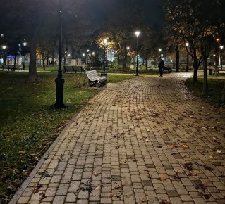 Всегда прекрасный для вечерних (и не только) прогулок сквер Самарец