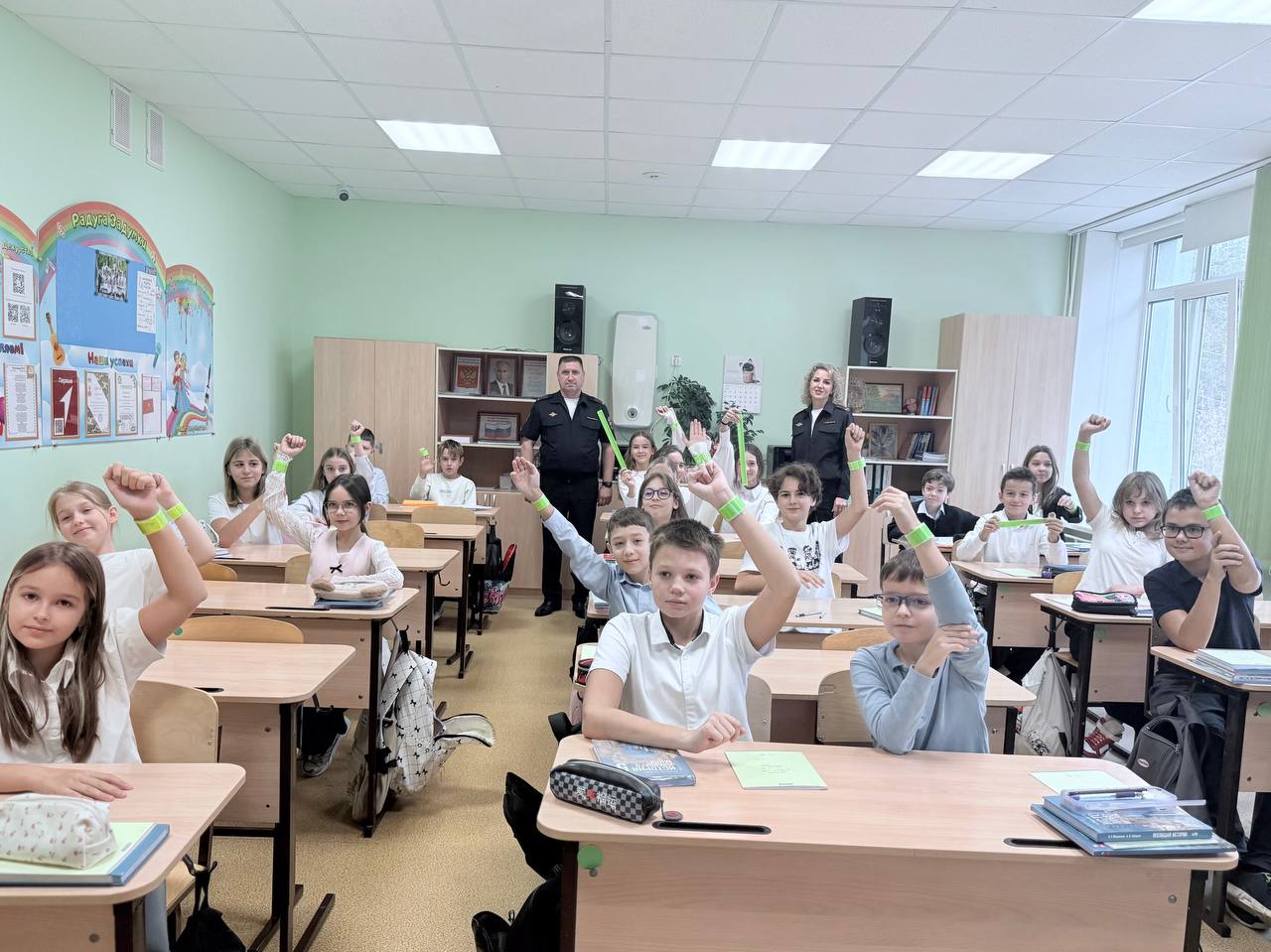 Сотрудники Госавтоинспекции провели профилактическое мероприятие с учениками 5-х классов в Школе 41 «Гармония» Цель акции — привлечь внимание школьников к вопросам соблюдения Правил дорожного движения и повысить безопасность... Сотрудники Госавтоинспекции провели профилактическое мероприятие с учениками 5-х классов в Школе 41 «Гармония» Цель акции — привлечь внимание школьников к вопросам соблюдения Правил дорожного движения и повысить безопасность...