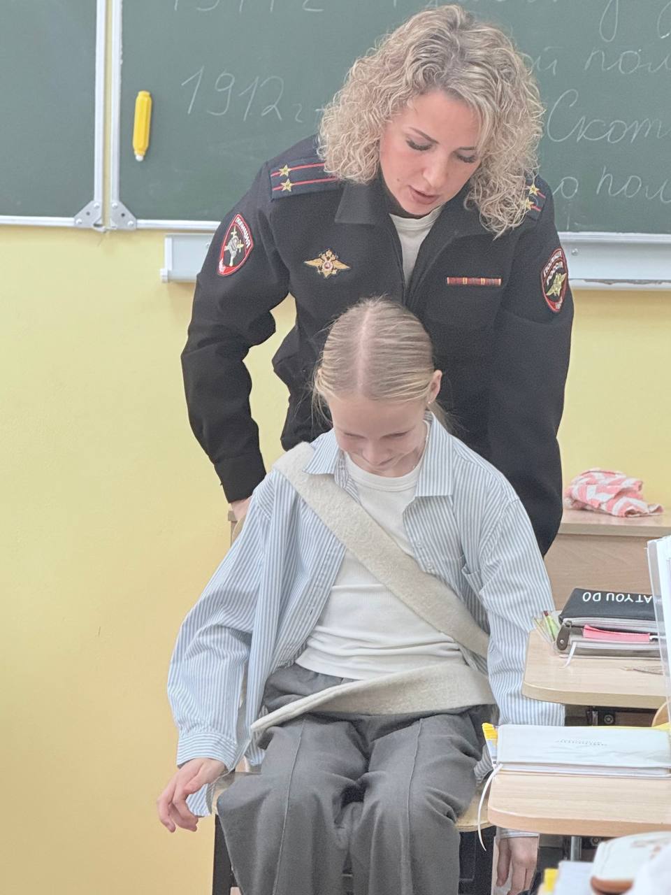 Сотрудники Госавтоинспекции провели профилактическое мероприятие с учениками 5-х классов в Школе 41 «Гармония» Цель акции — привлечь внимание школьников к вопросам соблюдения Правил дорожного движения и повысить безопасность... Сотрудники Госавтоинспекции провели профилактическое мероприятие с учениками 5-х классов в Школе 41 «Гармония» Цель акции — привлечь внимание школьников к вопросам соблюдения Правил дорожного движения и повысить безопасность...