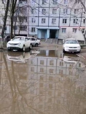 Жители домов по адресу Тополей, 3 и 5 жалуются на отсутствие благоустройства дворовой территории
