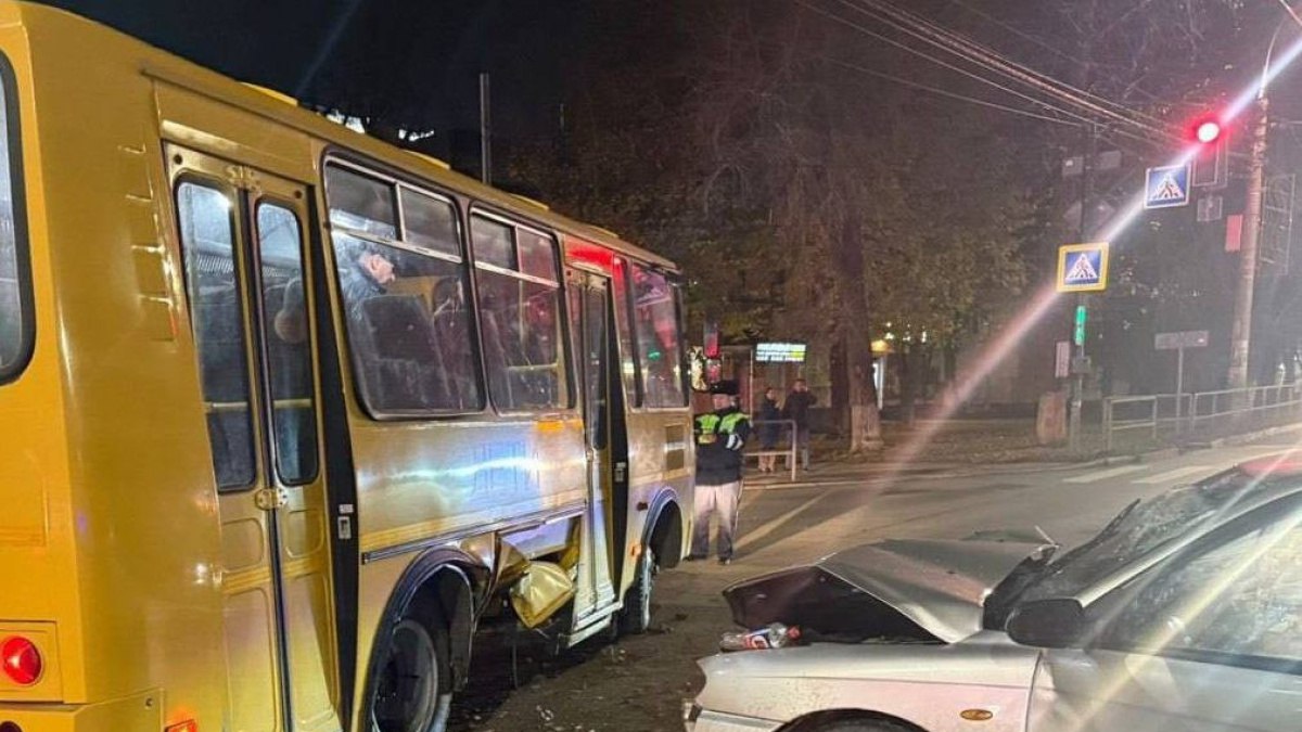 Двое детей остаются в самарской больнице после ДТП с автобусом 25 октября