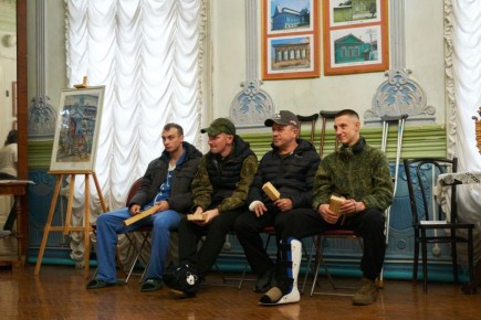 Сотрудники краеведческого музея Сызрани провели театрализованную экскурсию в Выставочном зале для военнослужащих, находящихся на лечении в госпитале