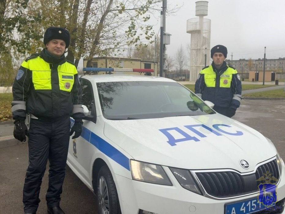 В Самарском регионе полицейские помогли доставить в больницу женщину, которой требовалась срочная медицинская помощь
