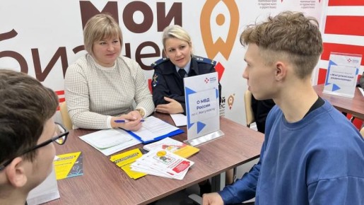 В Самарской области сотрудники полиции приняли участие в «Ярмарке вакансий»