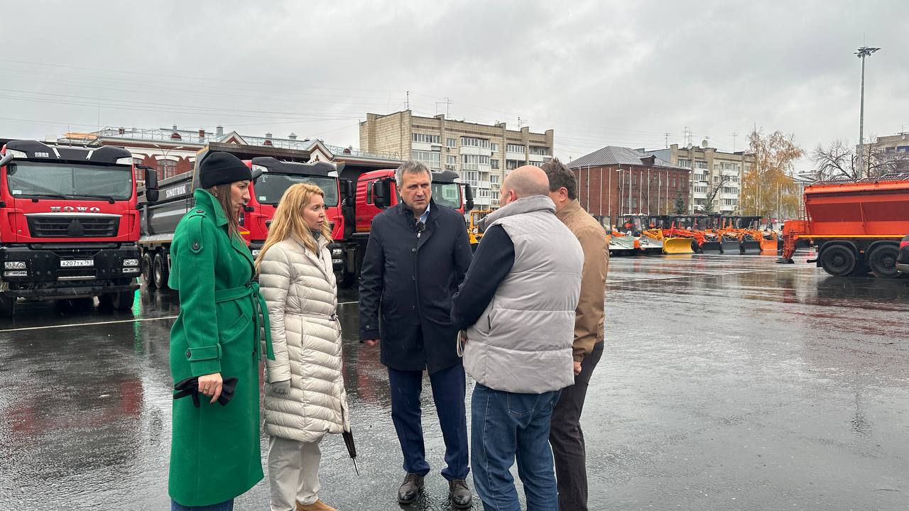 В Самаре прошел смотр техники в рамках подготовки к зимнему сезону В Самаре прошел смотр техники в рамках подготовки к зимнему сезону