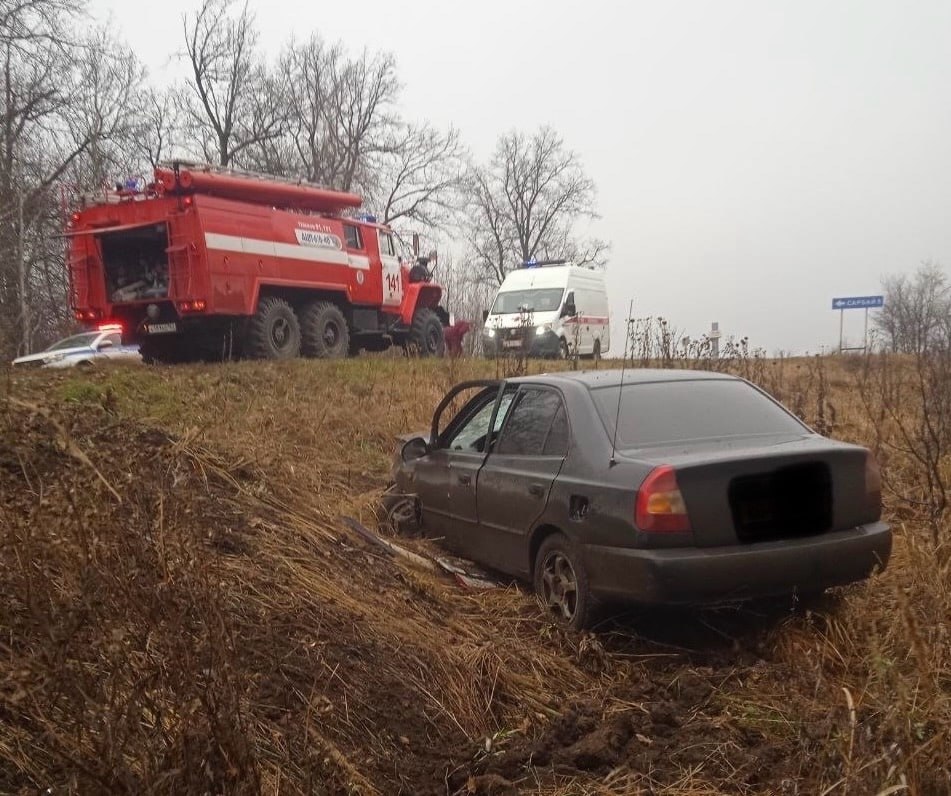 Водитель Hyundai вылетел в кювет на трассе в Самарской области
