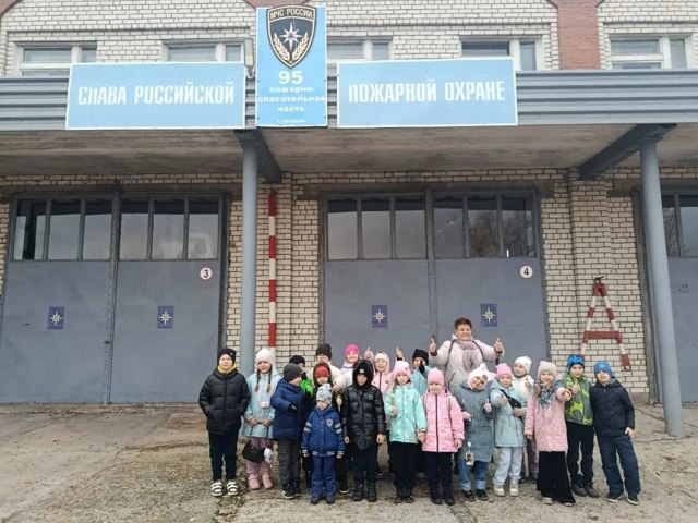 Каникулы с пользой: сызранские первоклассники побывали в пожарной части Каникулы с пользой: сызранские первоклассники побывали в пожарной части