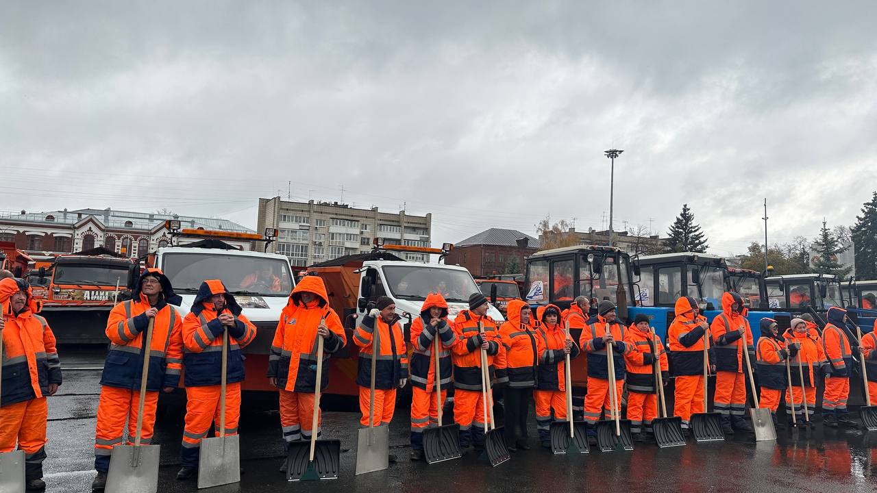 В Самаре прошел смотр техники в рамках подготовки к зимнему сезону В Самаре прошел смотр техники в рамках подготовки к зимнему сезону