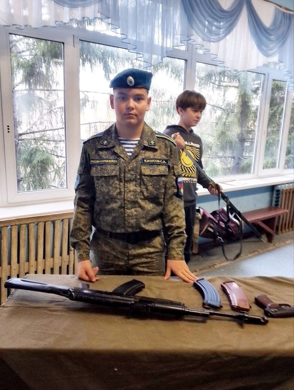 В школе № 2 открылся класс военно-патриотического воспитания «Точно в цель» с лазерным тиром В школе № 2 открылся класс военно-патриотического воспитания «Точно в цель» с лазерным тиром