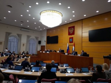 В Самарской Губернской Думе проходит расширенное заседание комитета по бюджету, налогам, экономической и инвестиционной политике