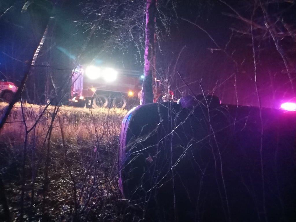 Lada Granta вылетела в кювет под Самарой, водитель пострадал Lada Granta вылетела в кювет под Самарой, водитель пострадал