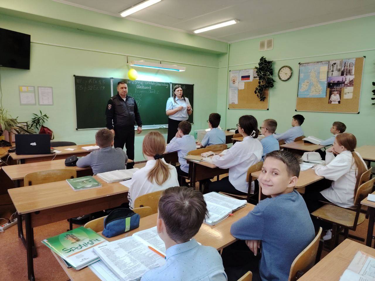 В Самаре продолжается акция «Засветись», направленная на профилактику детского дорожно-транспортного травматизма В Самаре продолжается акция «Засветись», направленная на профилактику детского дорожно-транспортного травматизма