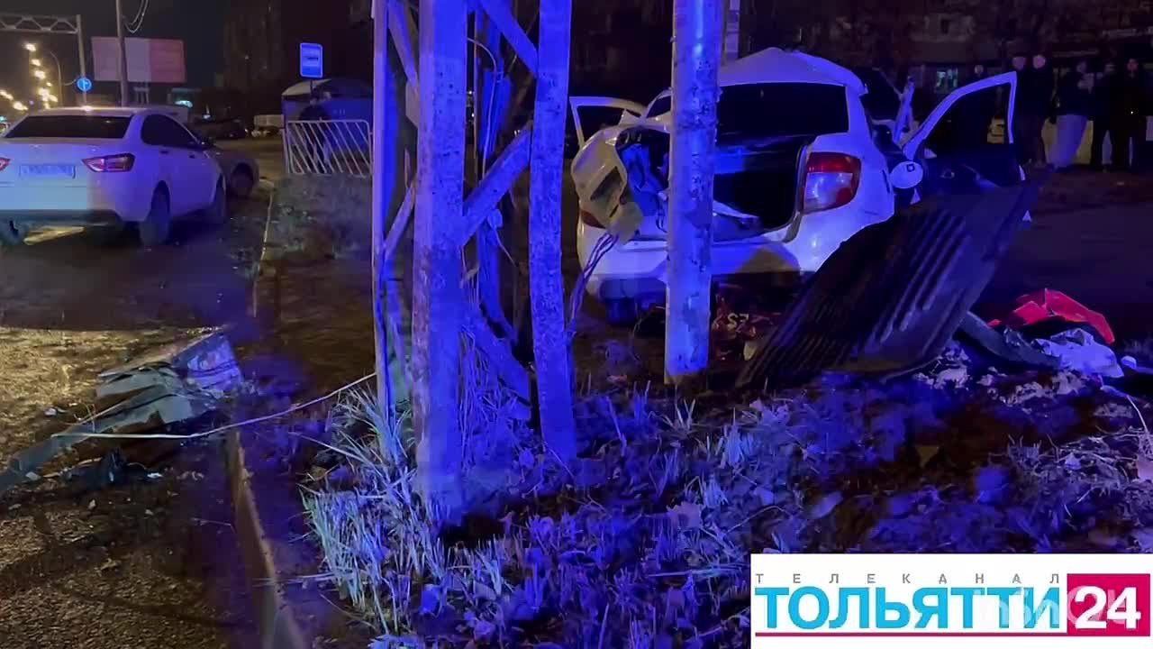 В аварии на перекрестке 70 лет Октября-Тополиная погиб молодой человек 1998 года рождения