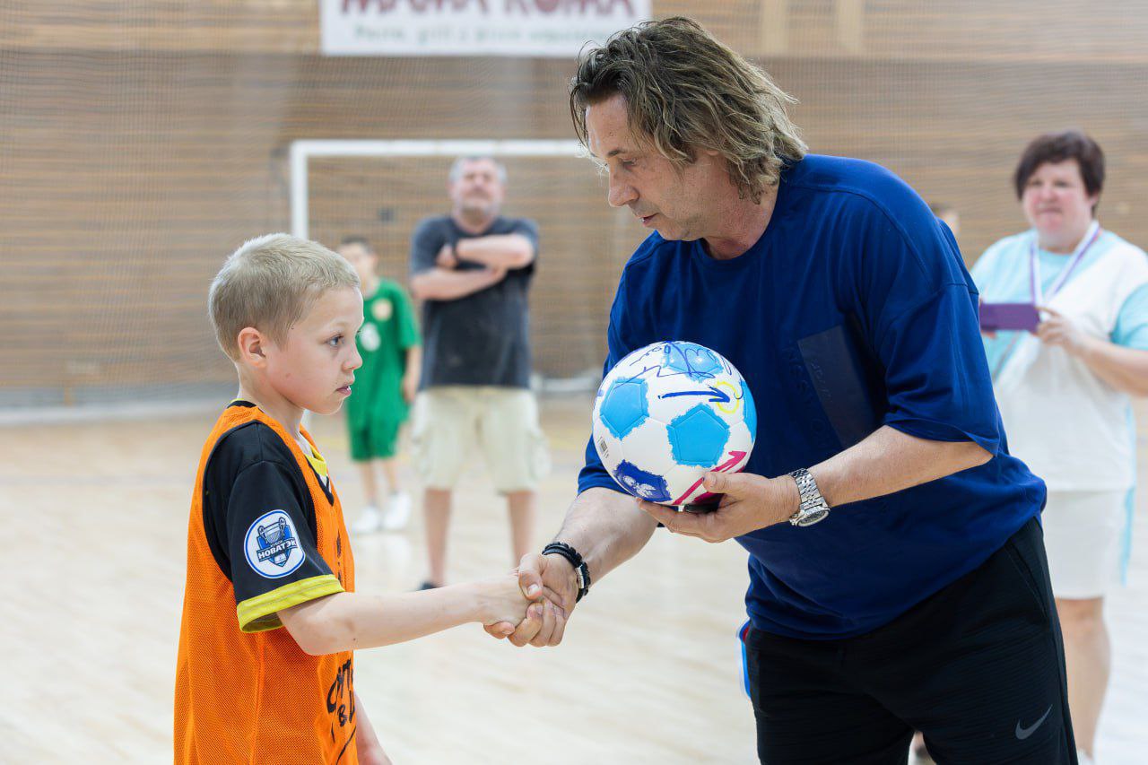 Легенды сборной России дадут урок футбола самарским детям Легенды сборной России дадут урок футбола самарским детям