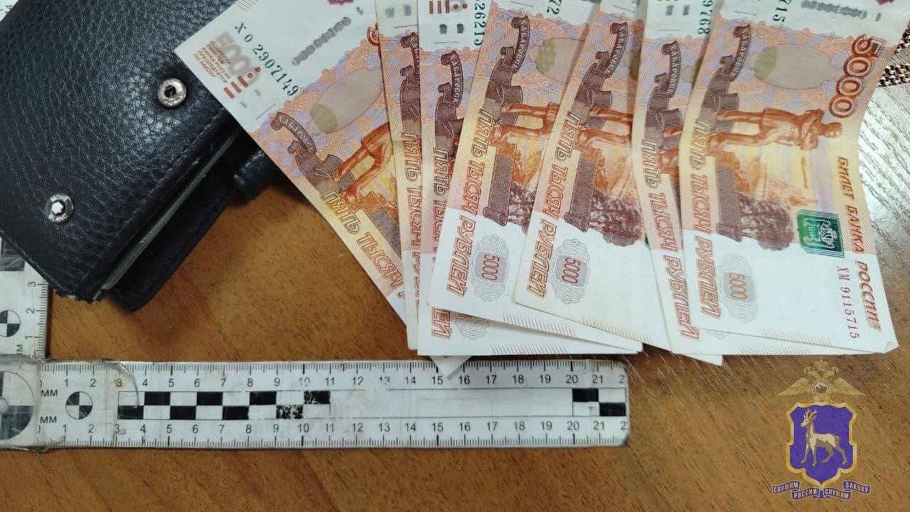 Самарской полицией раскрыт дерзкий грабёж ювелирного магазина в Сызрани на сумму 5,5 млн рублей Самарской полицией раскрыт дерзкий грабёж ювелирного магазина в Сызрани на сумму 5,5 млн рублей