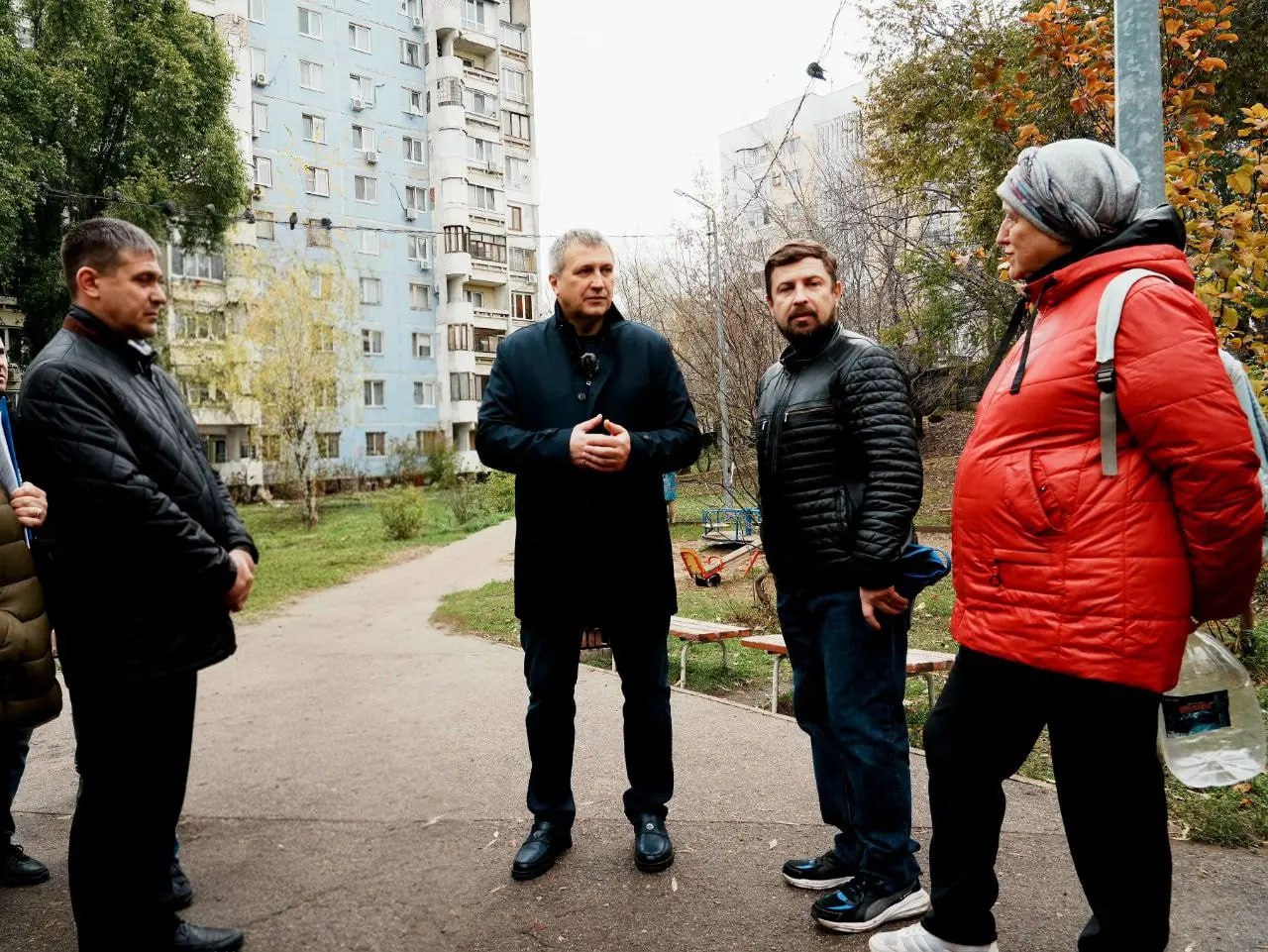 Площадку для выгула собак и парковки построят во дворе на Ново-Садовой