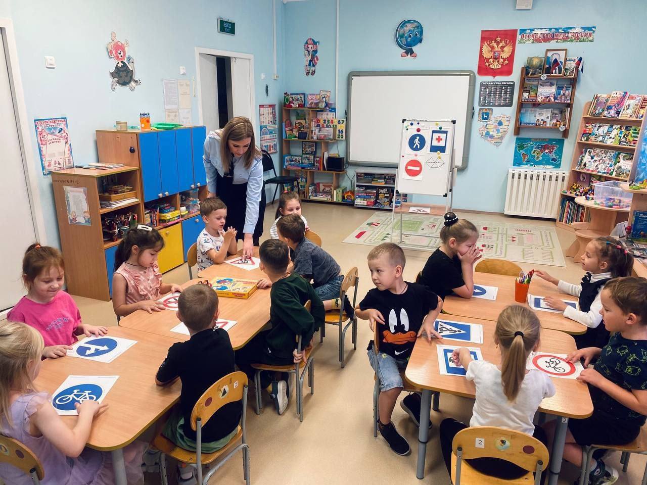 В рамках социально-значимой акции «Засветись!», в (vk.com/planetadetstva12) сотрудники #ГАИПохвистнево провели беседу «Безопасность на дорогах» и мастер-класс по изготовлению световозвращающих элементов В рамках социально-значимой акции «Засветись!», в (vk.com/planetadetstva12) сотрудники #ГАИПохвистнево провели беседу «Безопасность на дорогах» и мастер-класс по изготовлению световозвращающих элементов